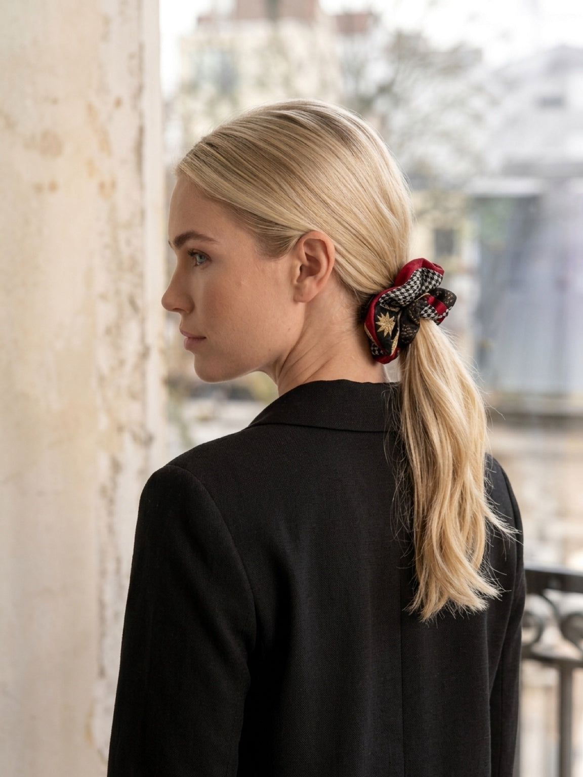 Second Soie jumbo scrunchie in black and ivory houndstooth with rouge and gold accents worn in a blonde ponytail